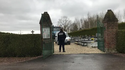 Un ouvrier en intervention dans un cimetière meurt écrasé sous une...