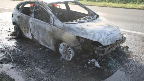 En route pour le travail, sa voiture s'embrase totalement sur la...
