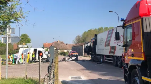 Grave accident entre un poids-lourd et une camionnette 