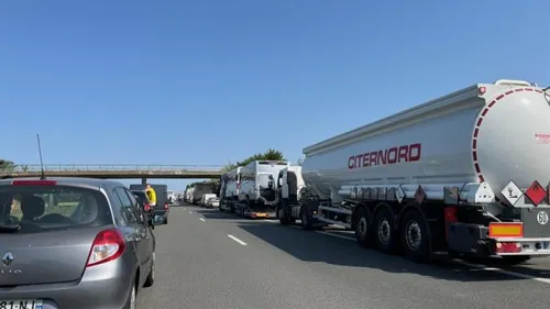 A25: L'autoroute fermée à Quaëdypre suite à un véhicule en feu