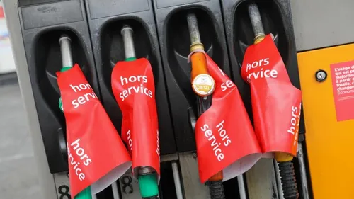 TotalEnergies: Les salariés en grève menacent de bloquer...