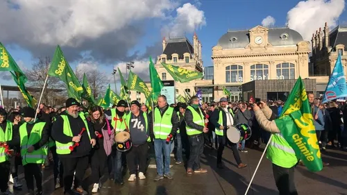 Nouvelle journée de mobilisation pour les salaires et le pouvoir...