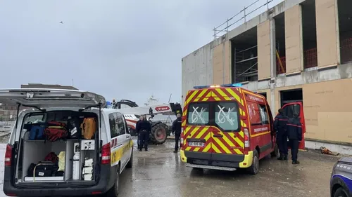 Dunkerque : un ouvrier de 18 ans meurt écrasé sous un panneau de...