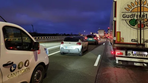 Calais: Grève au port, 600 camions bloqués 
