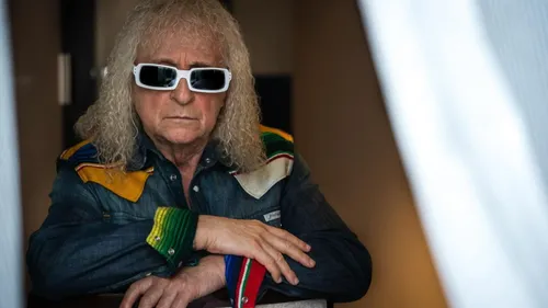 MICHEL POLNAREFF DÉVOILE UNE NOUVELLE VERSION DE "LETTRE À FRANCE" ! 