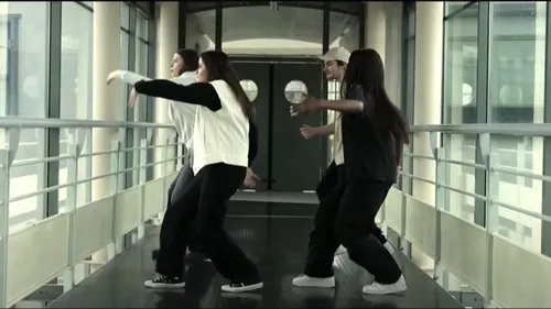 Des élèves et un artiste chalonnais rappent ensemble. 