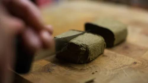 Il oublie plus de 2 kilos de cannabis dans une location Airbnb