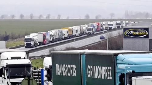 Retraites: Mobilisation record ce mardi, encore des perturbations...