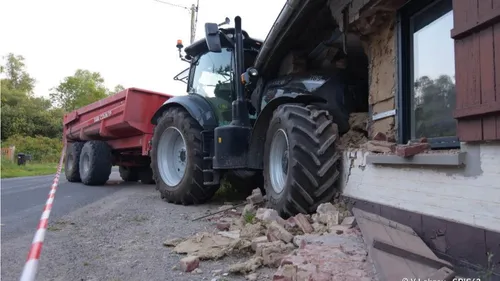 Un tracteur sort de route : une maison complètement détruite