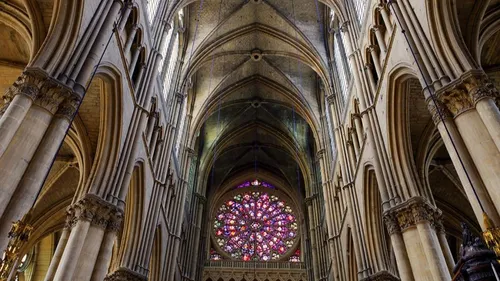 UN PROJET DE VISITES DE LA CATHEDRALE DE REIMS POUR LES MALVOYANTS