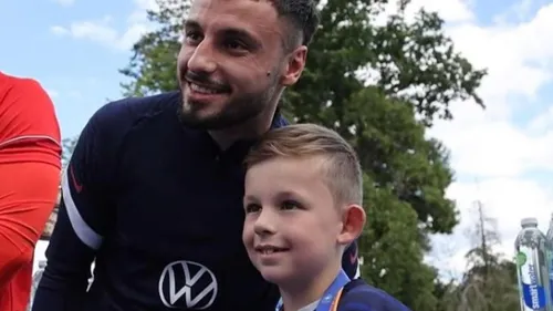 Un jeune Lensois assiste à l’entrainement des Bleus à...