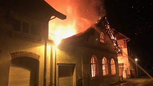 Incendie dans une école à Lens : deux adolescents présentés à un...