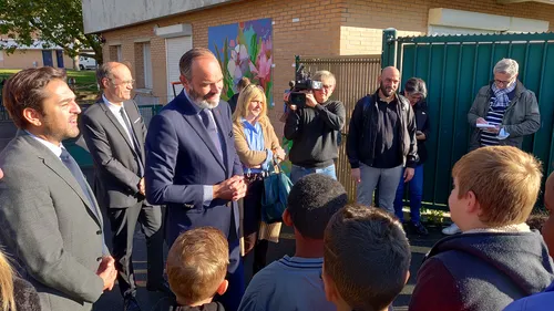 Edouard Philippe en visite dans une école rémoise