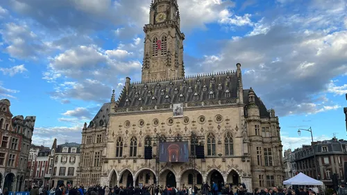 Arras: Les obsèques de Dominique Bernard vont débuter