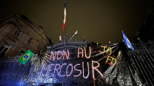 Les agriculteurs en colère, ils disent "Non au Mercosur"