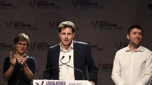 Accusé de violences psychologiques, Julien Bayou démissionne de son...