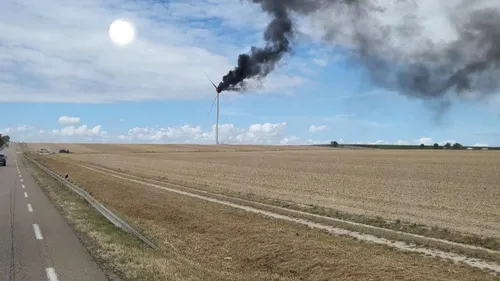 Feu d'éolienne à Coole 
