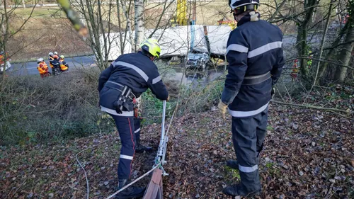 Une voiture écrasée par un camion : un homme de 71 ans tué dans l'Oise