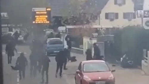 Bagarre entre hooligans en pleine rue 