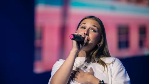 HELENA "SUMMER BODY" (LIVE)