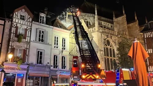 Incendie : trois personnes intoxiquées par des fumées 