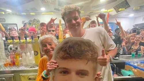 Quand Léon Marchand, star des JO, pique une tête Chez Tonton