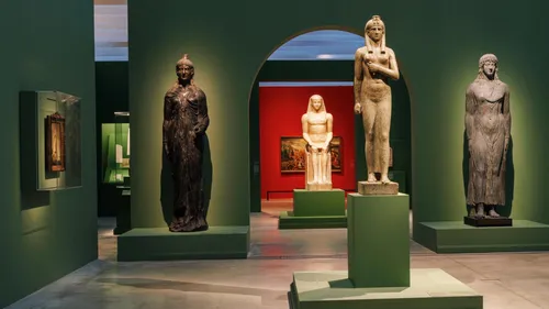 Le Louvre-Lens consacre une exposition à Champollion et aux...