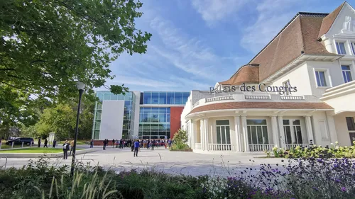 Le Touquet vous propose d'assister au couronnement de Charles III...