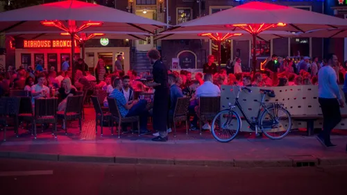 C'est la fin des terrasses chauffées en France 