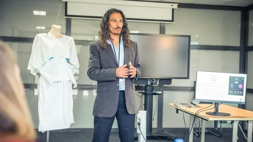 Un aubois créé une blouse pour préserver l’intimité lors des...