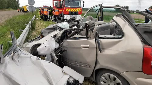 Un accident entre un poids lourd et une voiture fait un mort à...