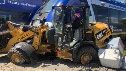 Serques : deux trains percutent un engin de chantier, d’importants...