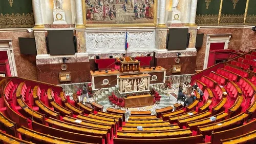 Législatives partielles : le siège du député de la 8e...