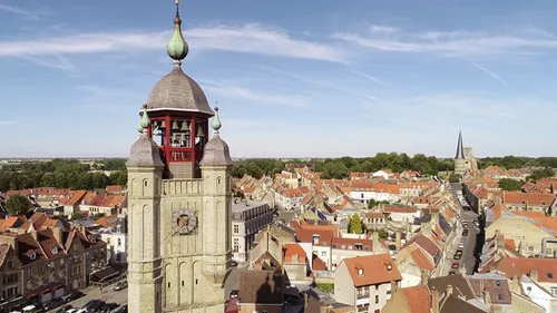 Insolite : des gîtes bientôt en location dans le beffroi de Bergues