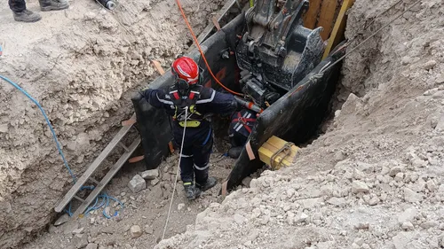 Une tranchée s'effondre sur un chantier : un ouvrier enseveli 