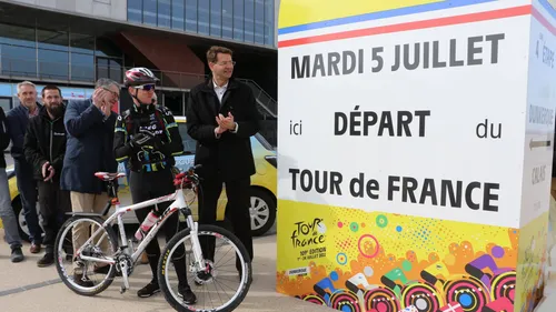 Dunkerque : une borne kilométrique géante installée pour symboliser...