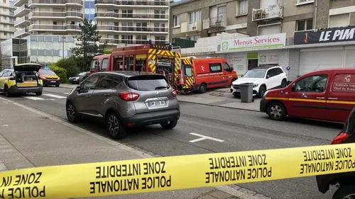 Une femme blessée découverte coincée sous une voiture à...