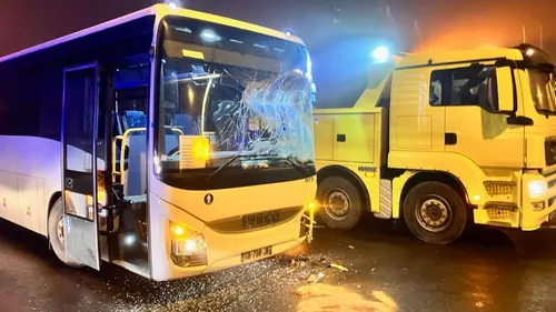 Deux cars scolaires entrent en collision 
