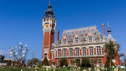 Plus de 40 sapeurs-pompiers en intervention à l'Hôtel de ville de...