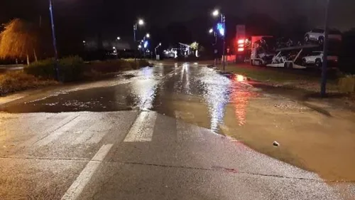 Une importante rupture de canalisation d'eau à...