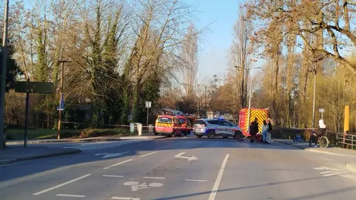 Un entrepôt détruit par les flammes