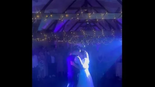  Le groupe Coldplay envoie sa chanson inédite à un couple de mariés...