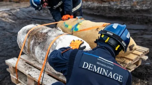 Un enfant ramène une grenade à la maison  