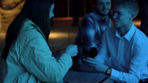 Insolite : un jeune Calaisien demande sa bien aimée en mariage à...