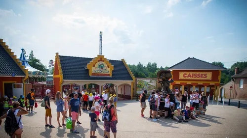 Dennlys parc recrute pour la saison estivale