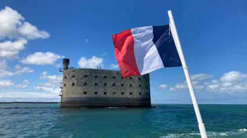 Deux icônes de l'émission Fort Boyard en dédicace à Toulouse