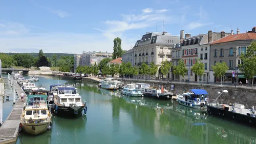 Carte Postale : Champagne FM vous invite à découvrir la ville de...