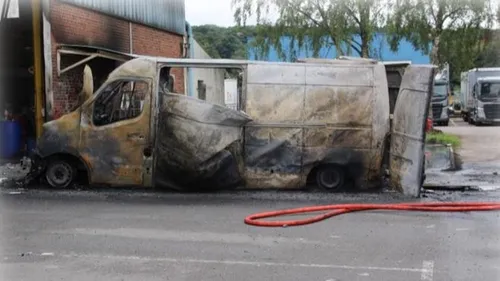 Un homme brûlé au 3ème degrè après une explosion dans la zone...