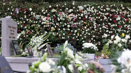 « Quelle délicate attention » : la famille de Dominique Bernard...