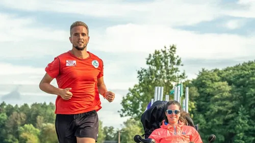 Il court 100 marathons en 100 jours pour le climat.